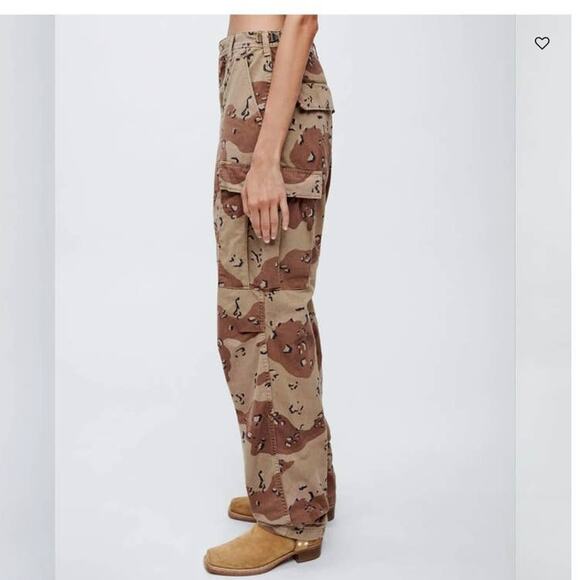 RE/DONE Upcycled Cargo Pants in Desert Camo Size Small NWT - Picture 4 of 15